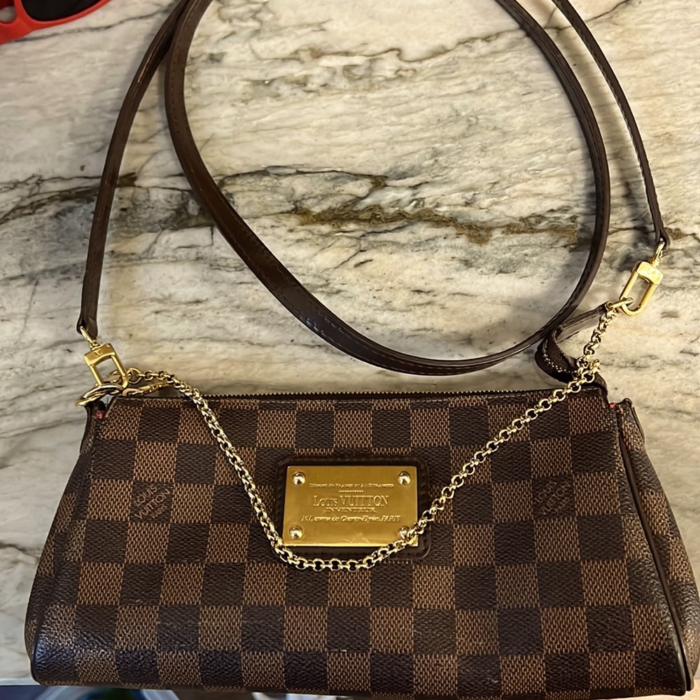 Louis Vuitton Eva Danier w crossbody strap GUC